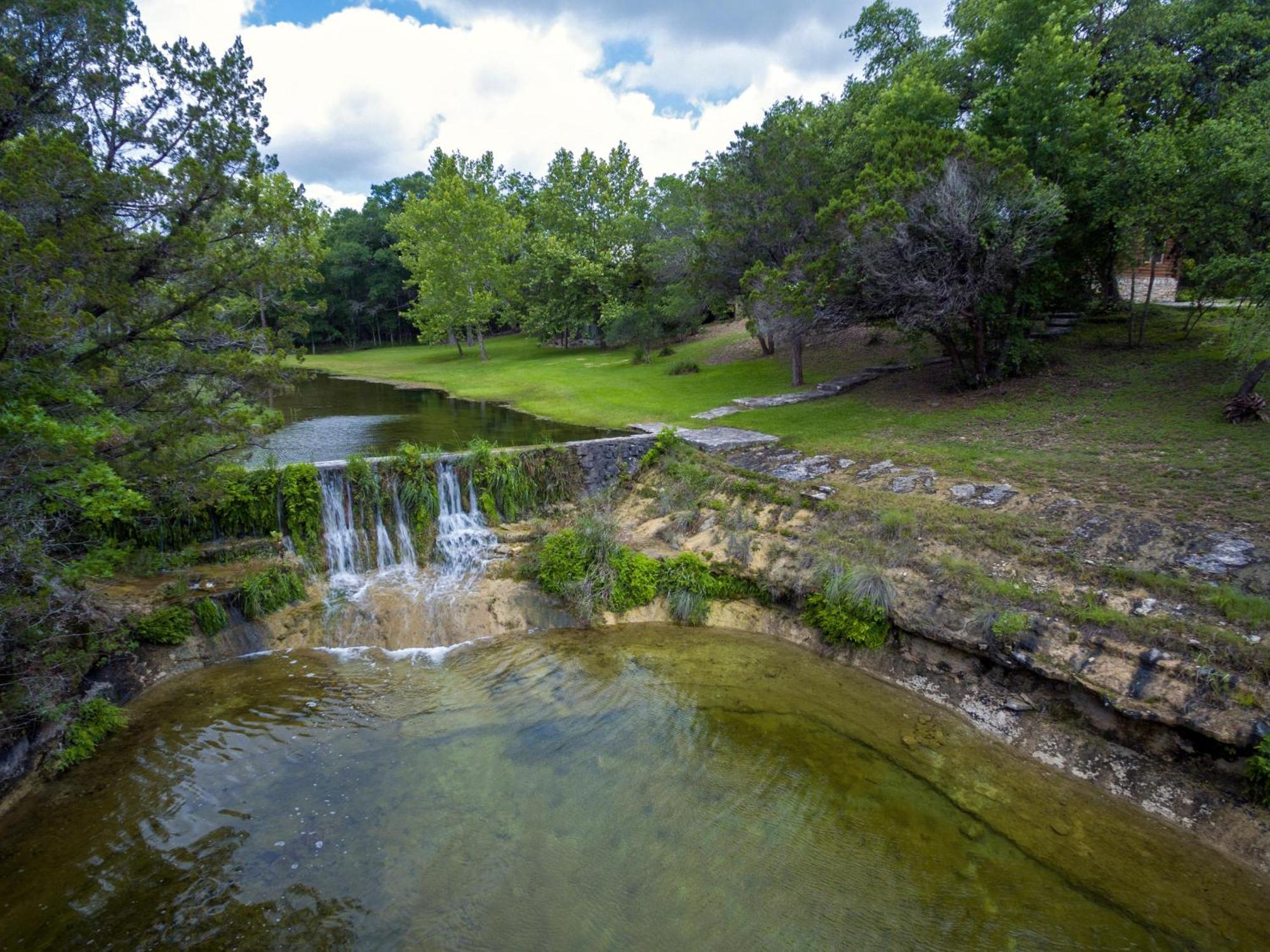 Falls Log Home Wimberley Extérieur photo